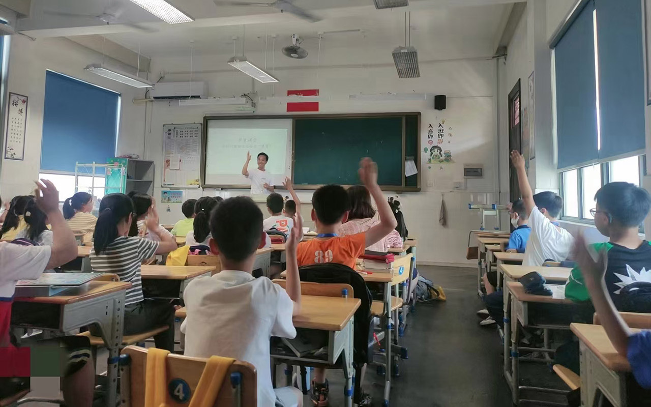 隆林冯家小学
